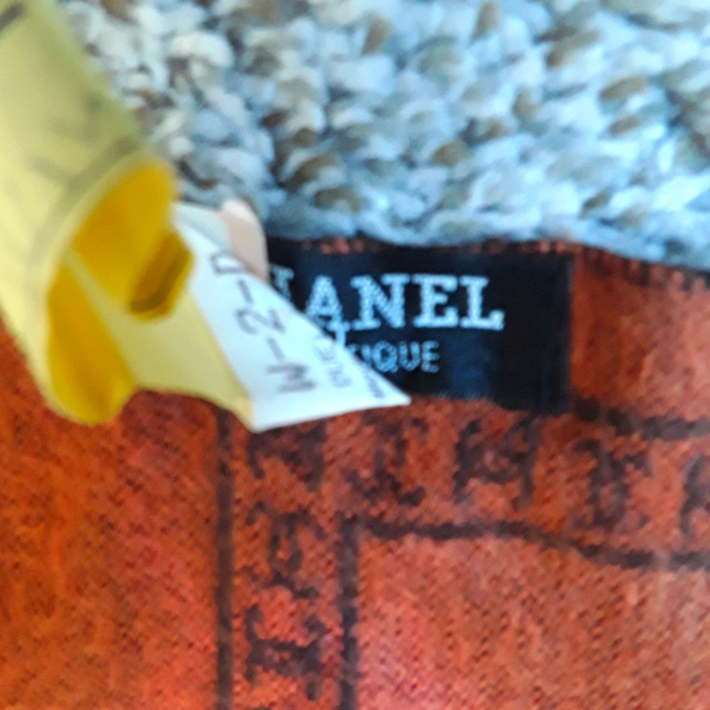 Chanel winter scarf - Picture 3 of 6